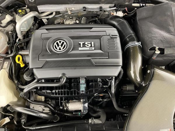 2017-Volkswagen-Golf-VII-20-TSI-R-Auto image:12