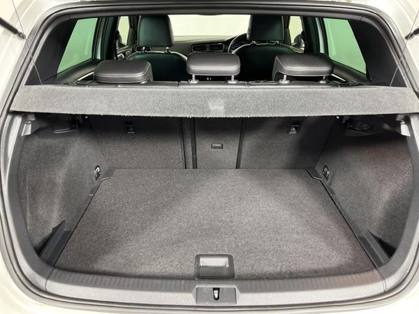 2017-Volkswagen-Golf-VII-20-TSI-R-Auto image:13