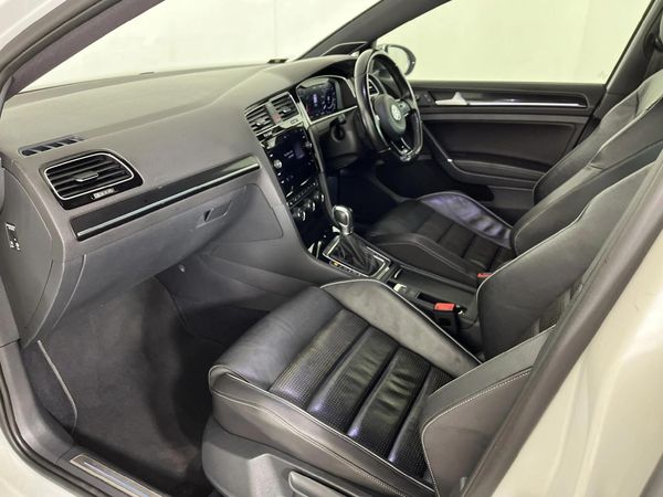 2017-Volkswagen-Golf-VII-20-TSI-R-Auto image:8