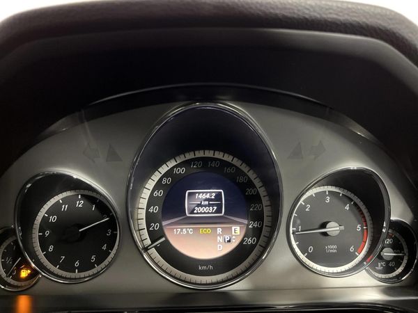 2012-Mercedes-Benz-E-Class-E-250-CDI-BE-Avantgarde image:2