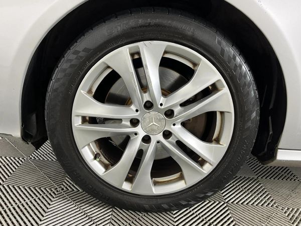 2012-Mercedes-Benz-E-Class-E-250-CDI-BE-Avantgarde image:4