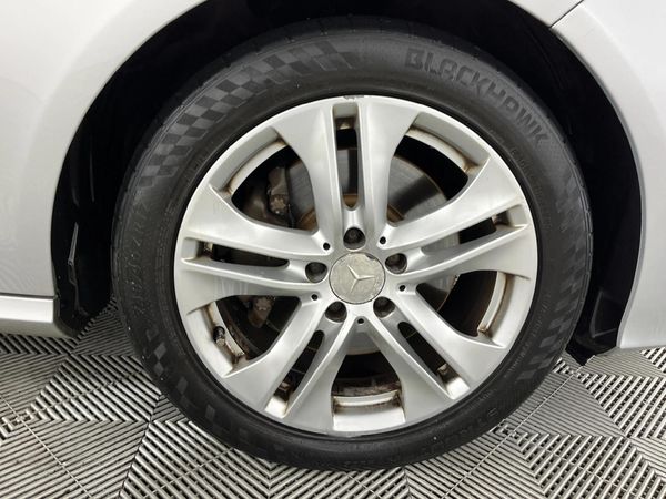 2012-Mercedes-Benz-E-Class-E-250-CDI-BE-Avantgarde image:5
