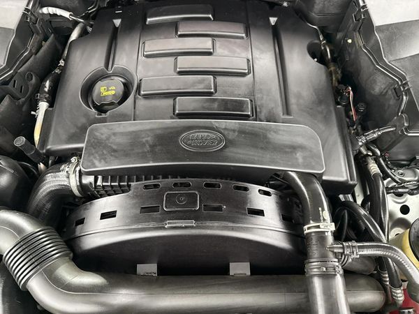 2015-Land-Rover-Discovery-4-30-TD-SD-V6-SE image:13