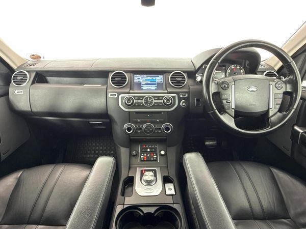 2015-Land-Rover-Discovery-4-30-TD-SD-V6-SE image:1