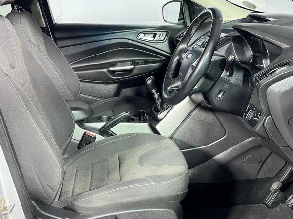 2015-Ford-Kuga-15-EcoBoost-Ambiente image:9