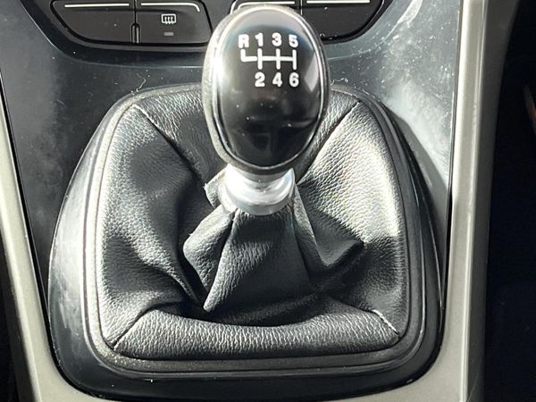 2015-Ford-Kuga-15-EcoBoost-Ambiente image:10