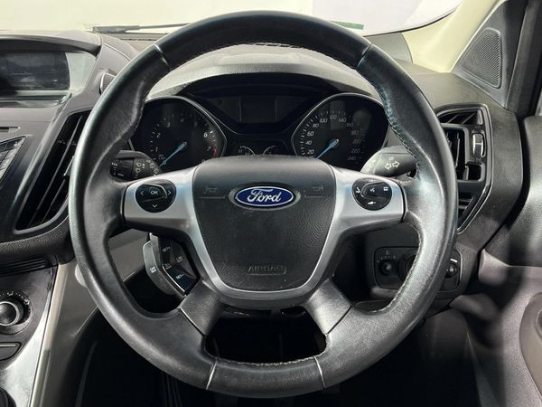 2015-Ford-Kuga-15-EcoBoost-Ambiente image:11
