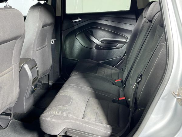 2015-Ford-Kuga-15-EcoBoost-Ambiente image:3