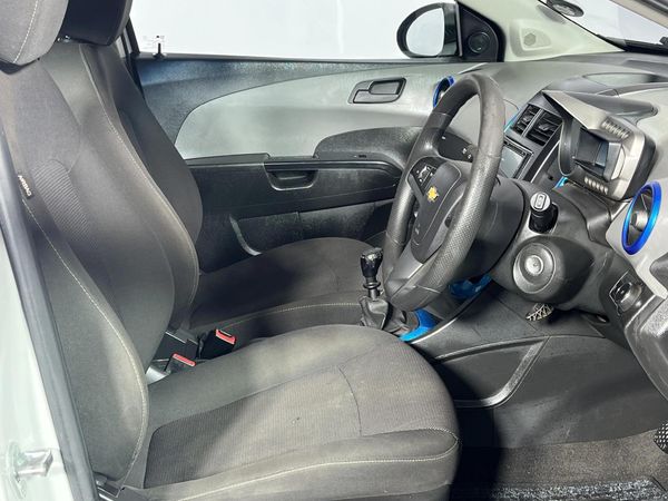 2014-Chevrolet-Sonic-16-LS-Hatch image:9