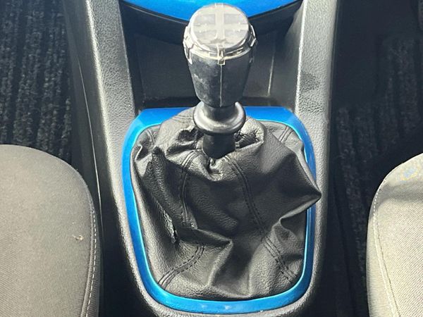 2014-Chevrolet-Sonic-16-LS-Hatch image:10