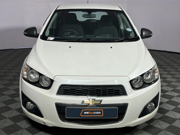 2014-Chevrolet-Sonic-16-LS-Hatch image:14