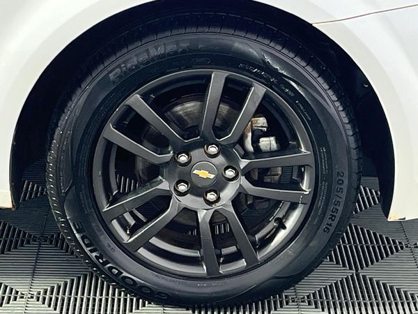 2014-Chevrolet-Sonic-16-LS-Hatch image:5