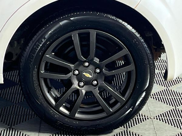 2014-Chevrolet-Sonic-16-LS-Hatch image:6