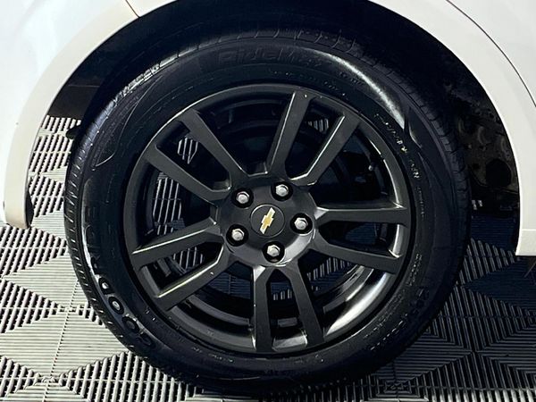2014-Chevrolet-Sonic-16-LS-Hatch image:7