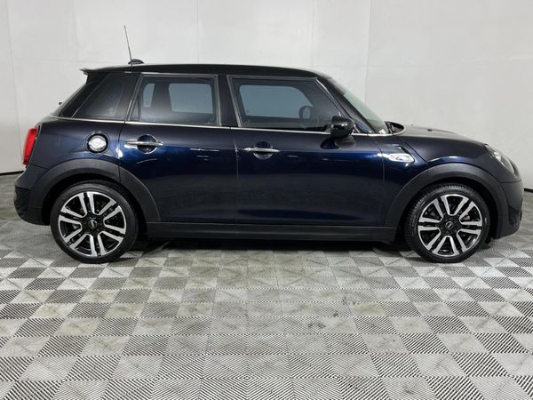 2021-MINI-Hatch-Cooper-S-5-dr-Auto image:17