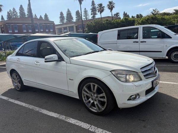 2011-Mercedes-Benz-C-Class-C300-AUTO-AVANTGARDE-SEDAN image:2
