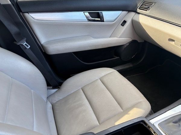 2011-Mercedes-Benz-C-Class-C300-AUTO-AVANTGARDE-SEDAN image:8