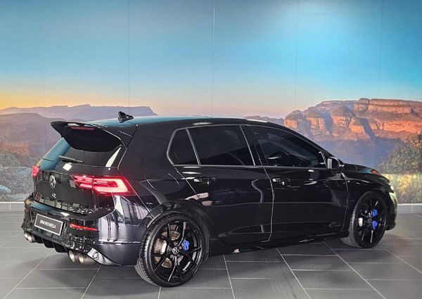 2024-Volkswagen-Golf-8-20-TSI-R-DSG image:3