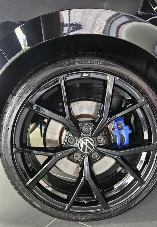 2024-Volkswagen-Golf-8-20-TSI-R-DSG image:4