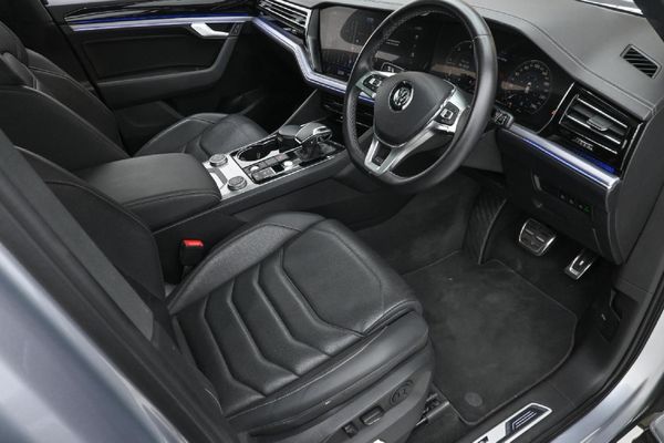 2020-Volkswagen-Touareg-30-TDI-V6-Executive image:9