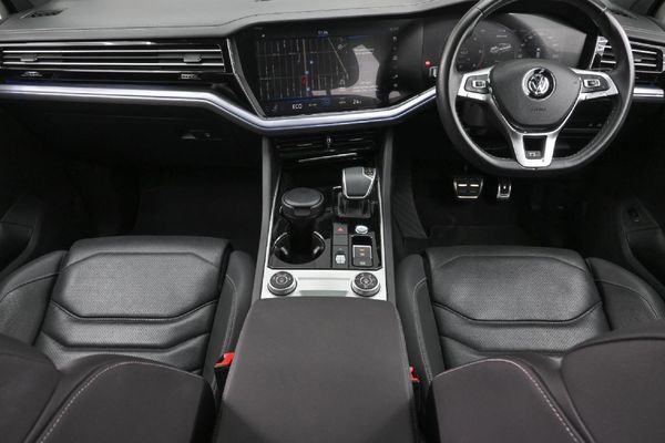 2020-Volkswagen-Touareg-30-TDI-V6-Executive image:10