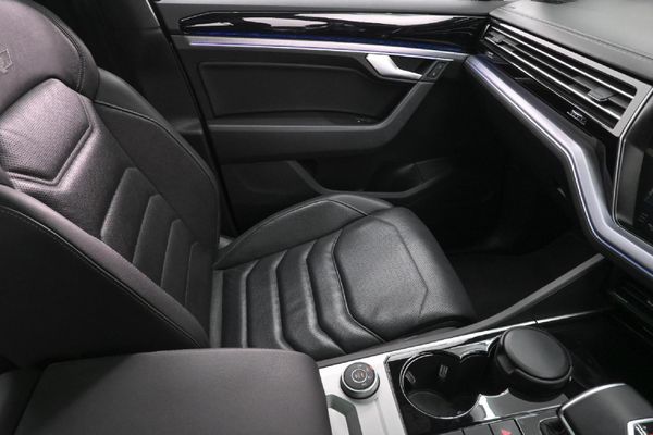 2020-Volkswagen-Touareg-30-TDI-V6-Executive image:13