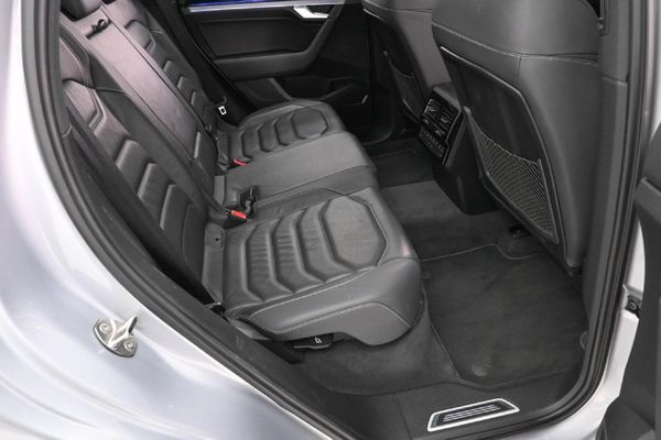 2020-Volkswagen-Touareg-30-TDI-V6-Executive image:14