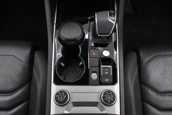2020-Volkswagen-Touareg-30-TDI-V6-Executive image:18