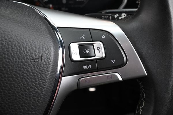 2020-Volkswagen-Touareg-30-TDI-V6-Executive image:21