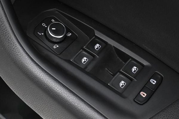 2020-Volkswagen-Touareg-30-TDI-V6-Executive image:22