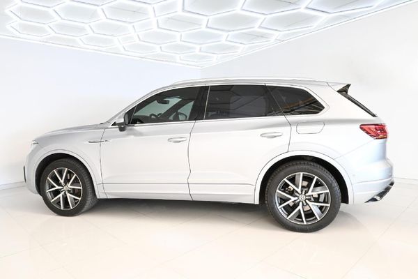 2020-Volkswagen-Touareg-30-TDI-V6-Executive image:4