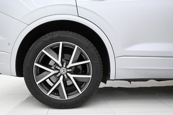 2020-Volkswagen-Touareg-30-TDI-V6-Executive image:7