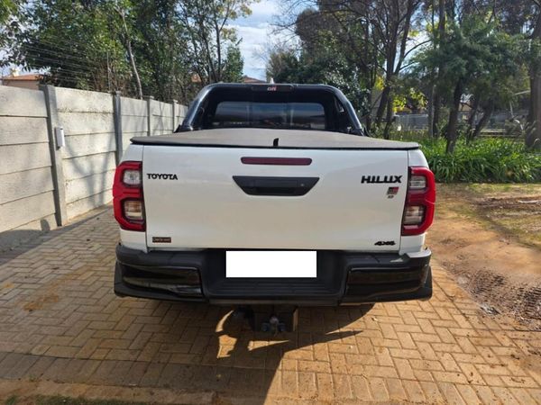 2024-Toyota-Hilux-28GD-6-GR-Sport-Double-Cab-4x4 image:2