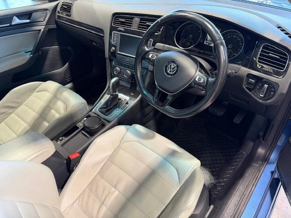 2016-Volkswagen-Golf-VII-20-TDI-Highline-Auto image:9