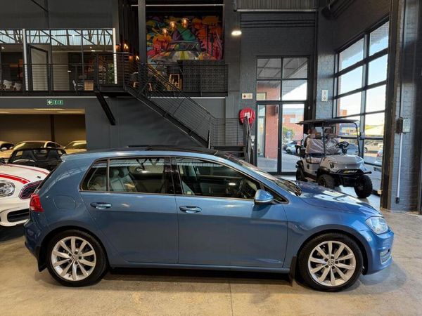2016-Volkswagen-Golf-VII-20-TDI-Highline-Auto image:3