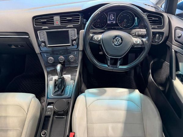 2016-Volkswagen-Golf-VII-20-TDI-Highline-Auto image:8