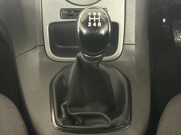 2017-Ford-Fiesta-14-Ambiente-5-dr image:10