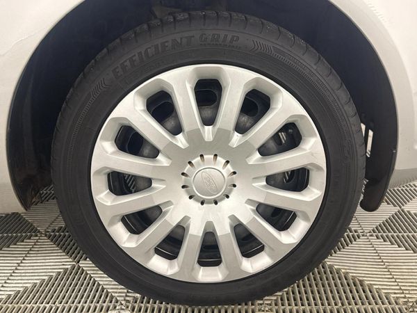 2017-Ford-Fiesta-14-Ambiente-5-dr image:4