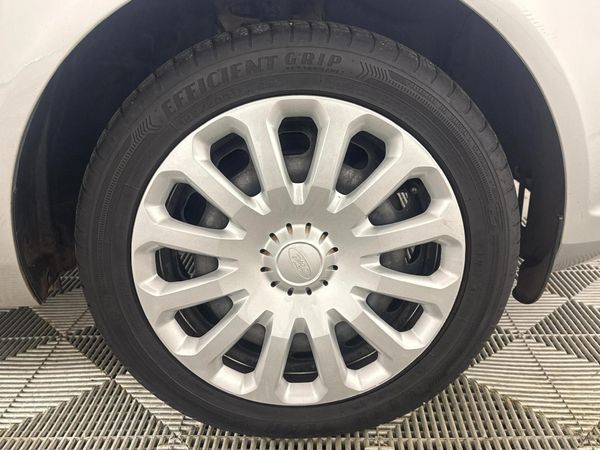 2017-Ford-Fiesta-14-Ambiente-5-dr image:5