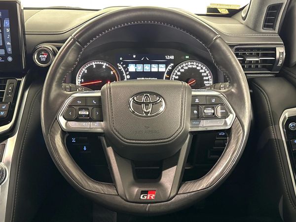 2024-Toyota-Land-Cruiser-300-V6-33-D-GR-S image:11
