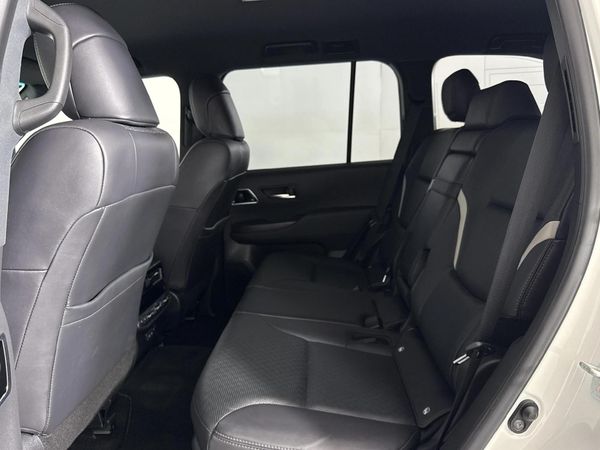 2024-Toyota-Land-Cruiser-300-V6-33-D-GR-S image:3