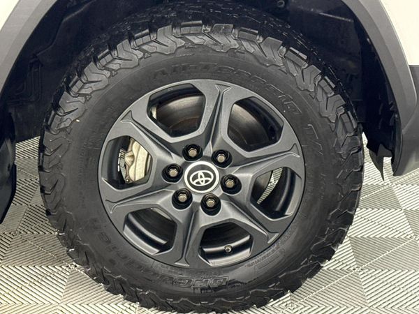 2024-Toyota-Land-Cruiser-300-V6-33-D-GR-S image:5