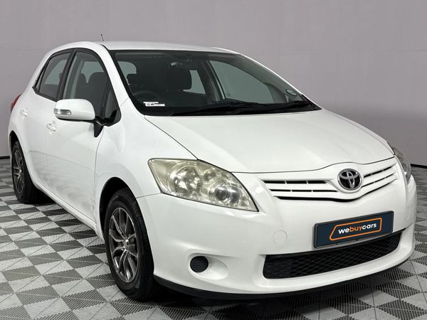 2011-Toyota-Auris-13-X image:13