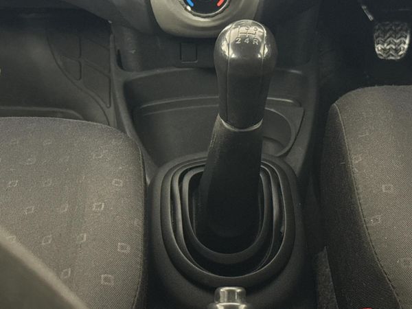 2008-Toyota-Yaris-T1-5-dr image:10