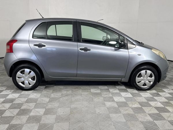 2008-Toyota-Yaris-T1-5-dr image:14