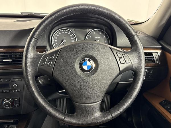 2010-BMW-3-Series-320i-Auto image:9