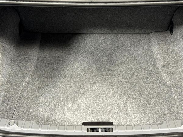 2010-BMW-3-Series-320i-Auto image:11