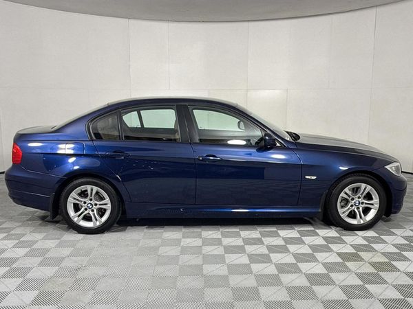 2010-BMW-3-Series-320i-Auto image:14