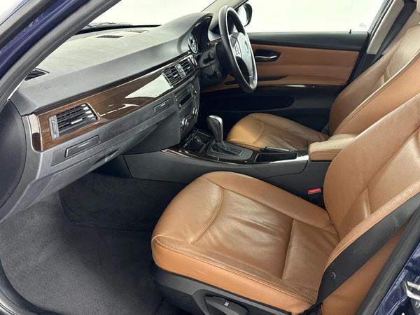 2010-BMW-3-Series-320i-Auto image:5