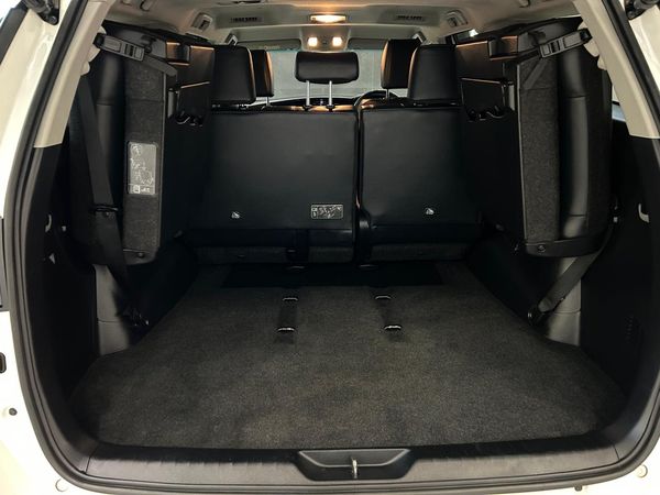 2022-Toyota-Fortuner-28-GD-6-4x4-Auto image:14